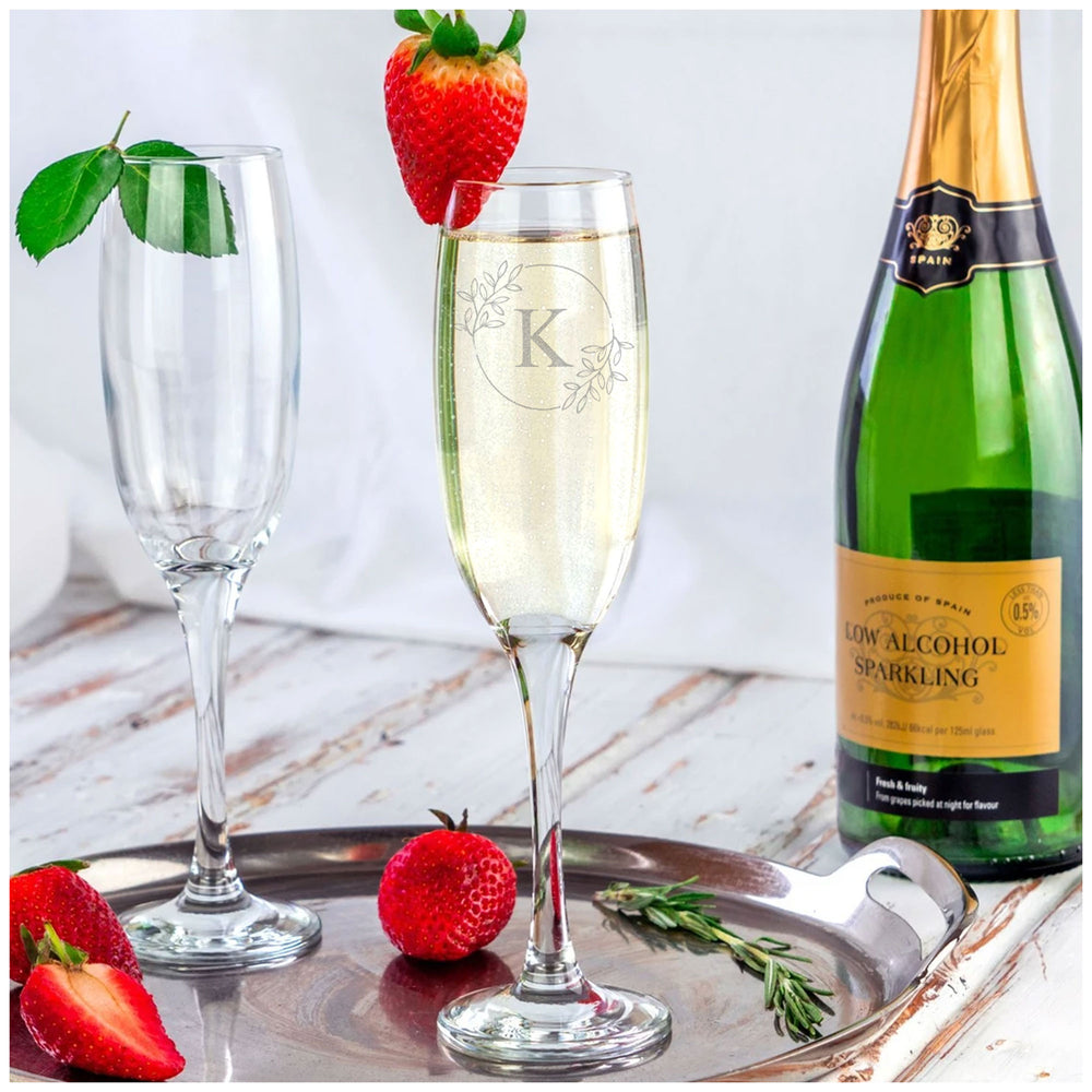 Elegant Personalised Champagne Flute: Bespoke Etched Designs for Memorable Celebrations" 🥂🌟